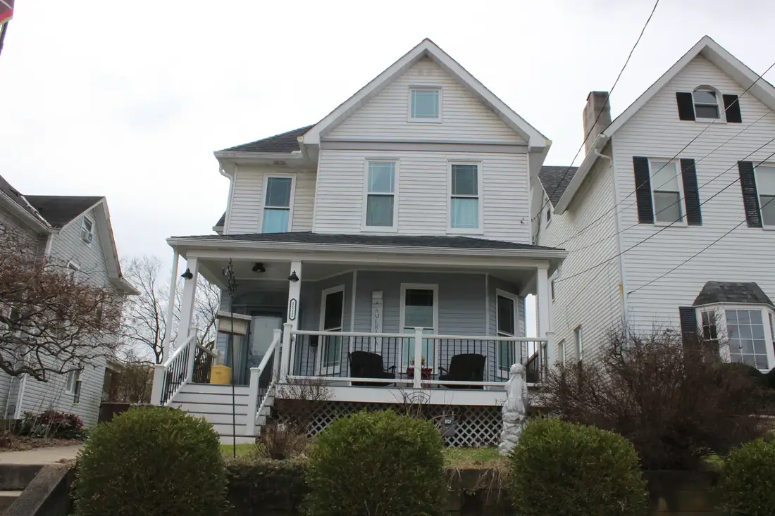 Front porch, street view — Oasis Custom Decks
