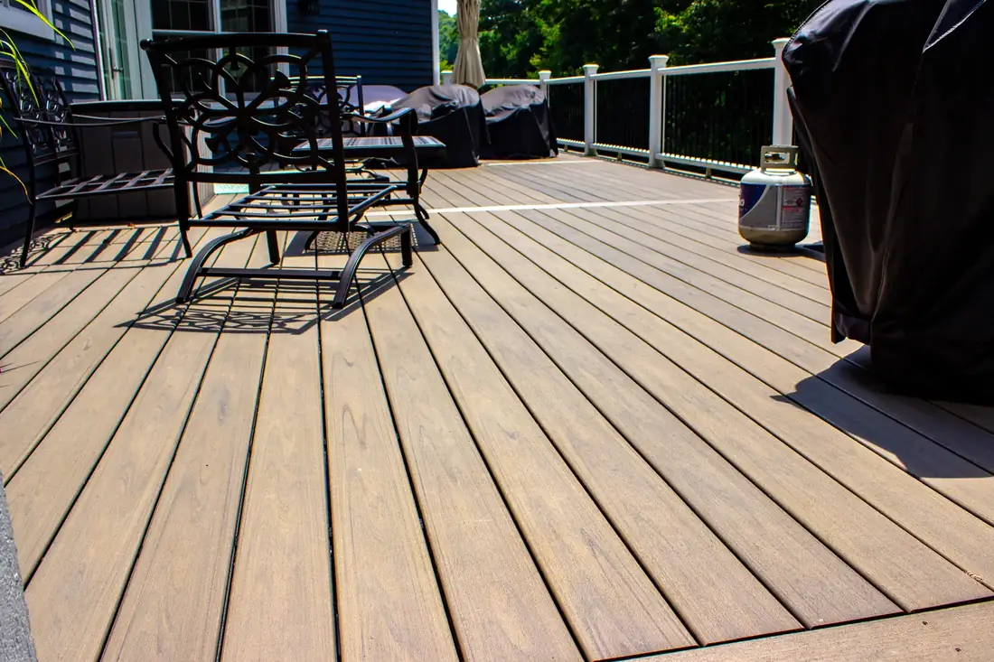 Upper deck surface with dining set — Oasis Custom Decks